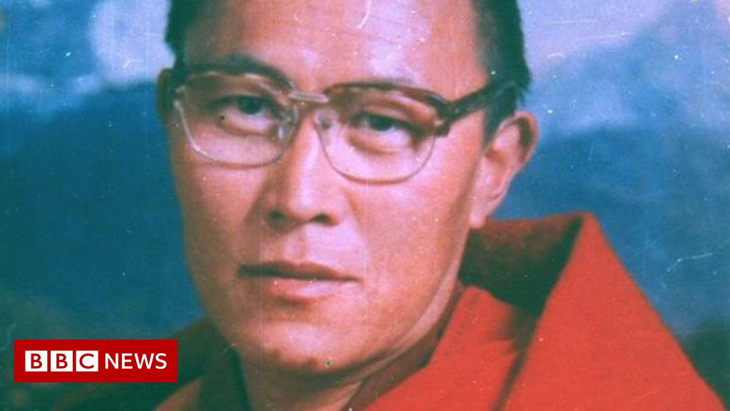 Tenzin Delek Rinpoche Medal of Courage awarded